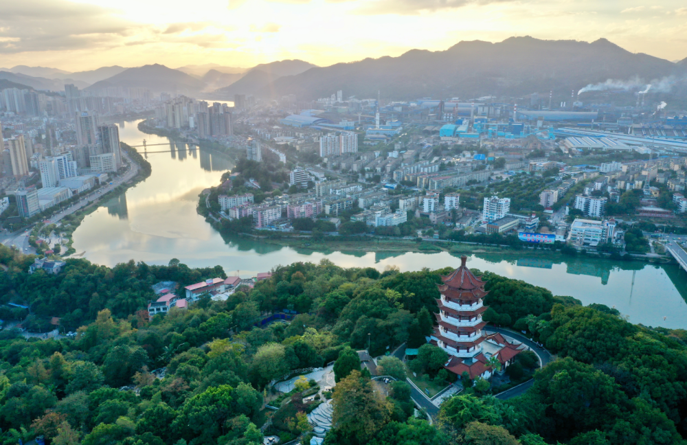 福建之声,向听众朋友们问好