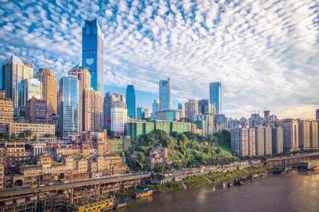 重庆,城市繁荣与发展挑战并存